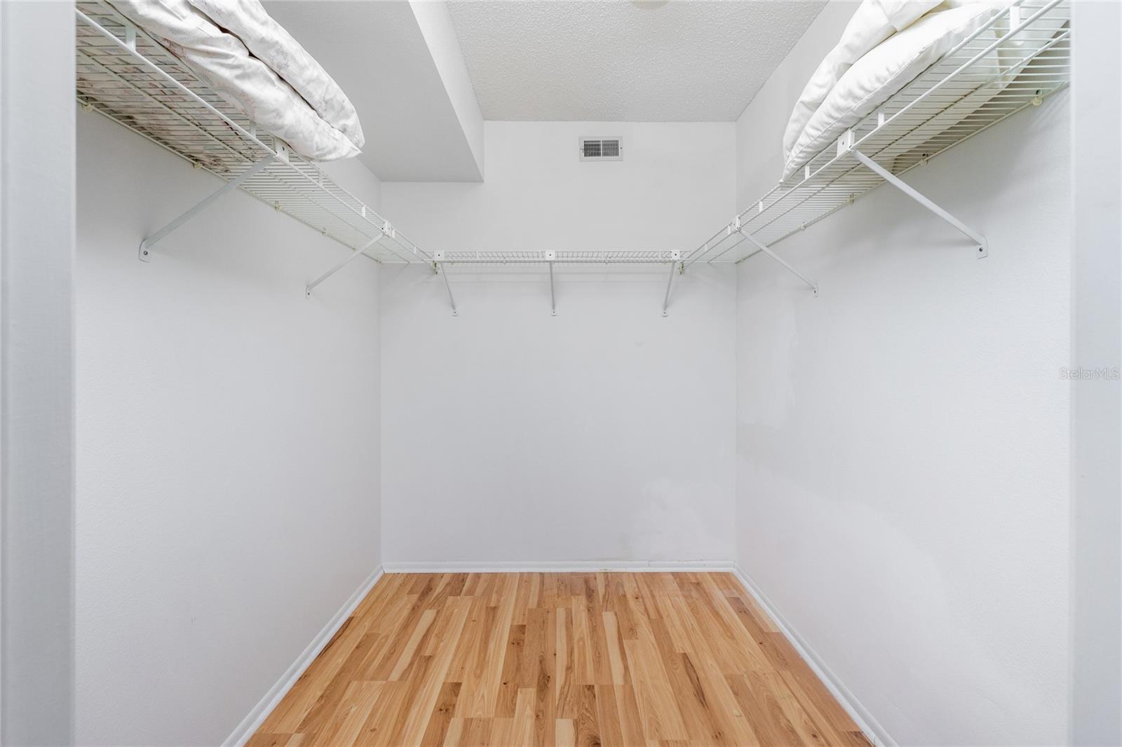 Image 22 of 55 For 207 Rubens Drive G