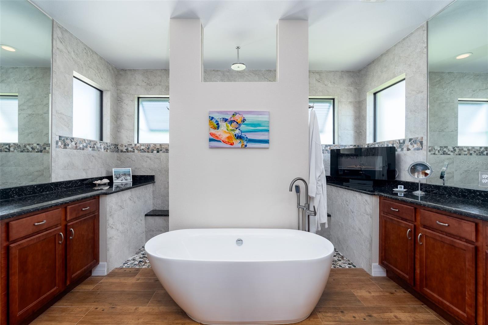 Image 24 of 54 For 15252 Chinook Way