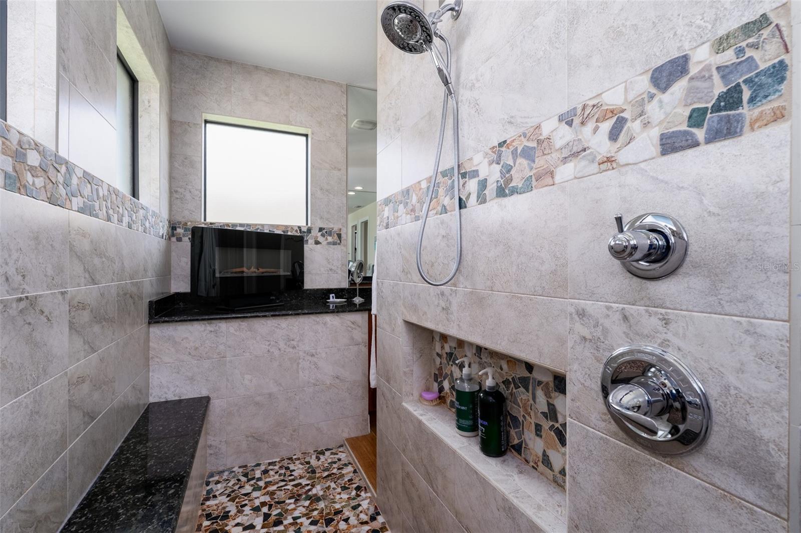 Image 26 of 54 For 15252 Chinook Way