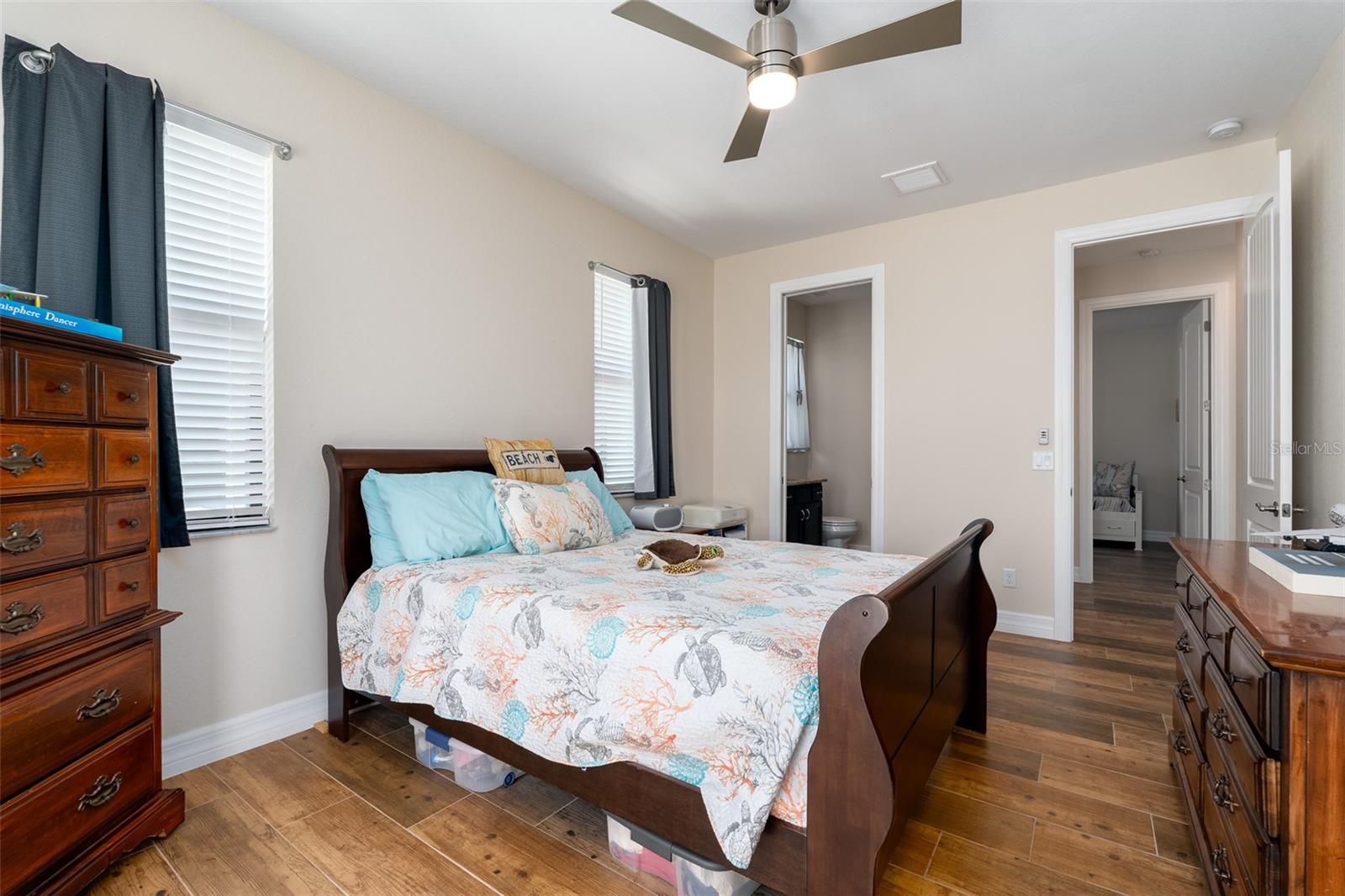 Image 29 of 54 For 15252 Chinook Way