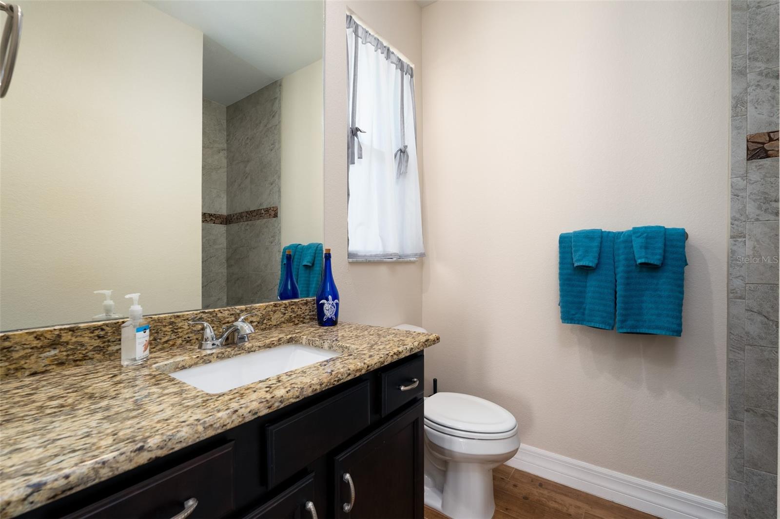 Image 30 of 54 For 15252 Chinook Way