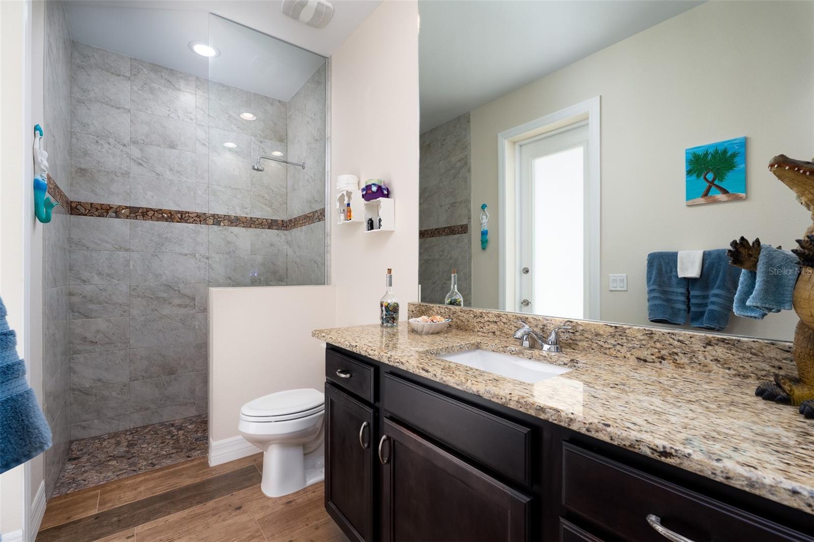 Image 32 of 54 For 15252 Chinook Way