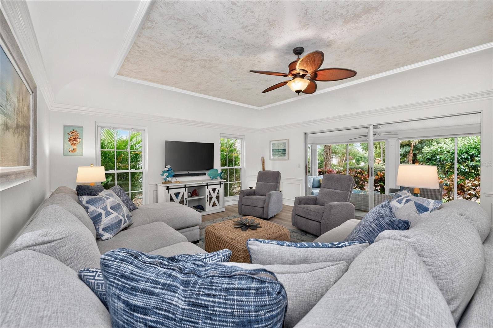 Image 17 of 77 For 4 Curacao Circle 40