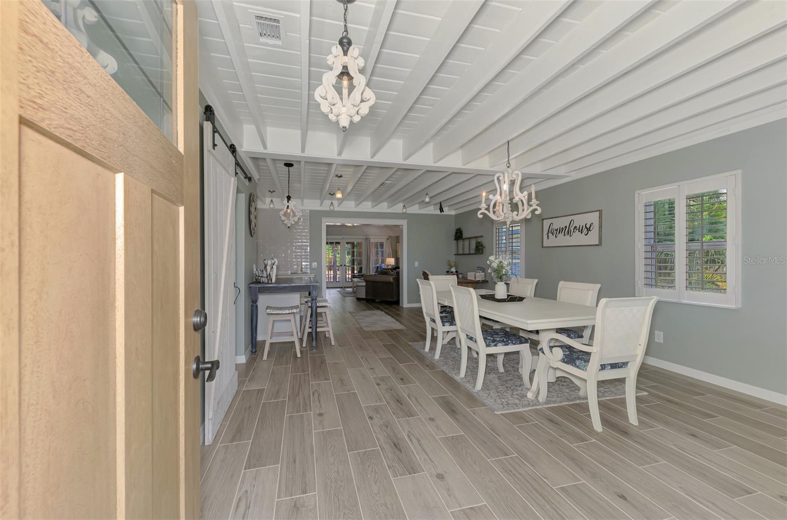 Image 10 of 90 For 351 Oak Street