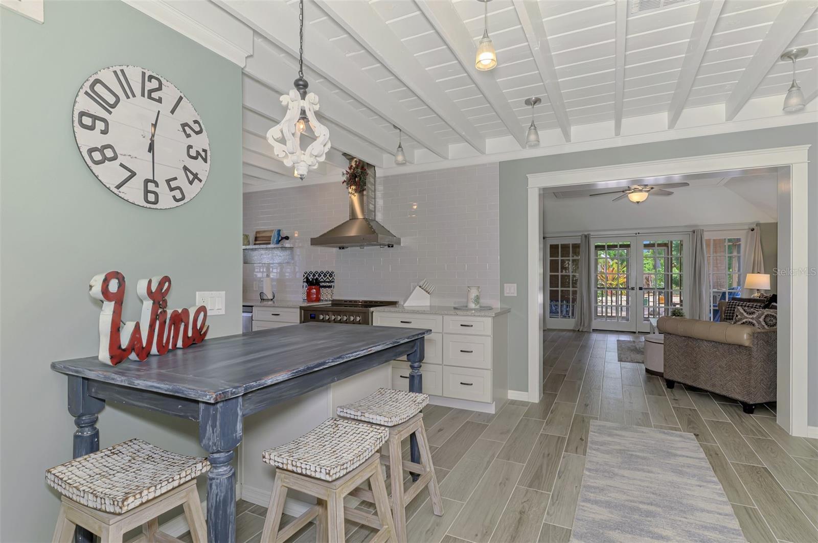 Image 13 of 90 For 351 Oak Street