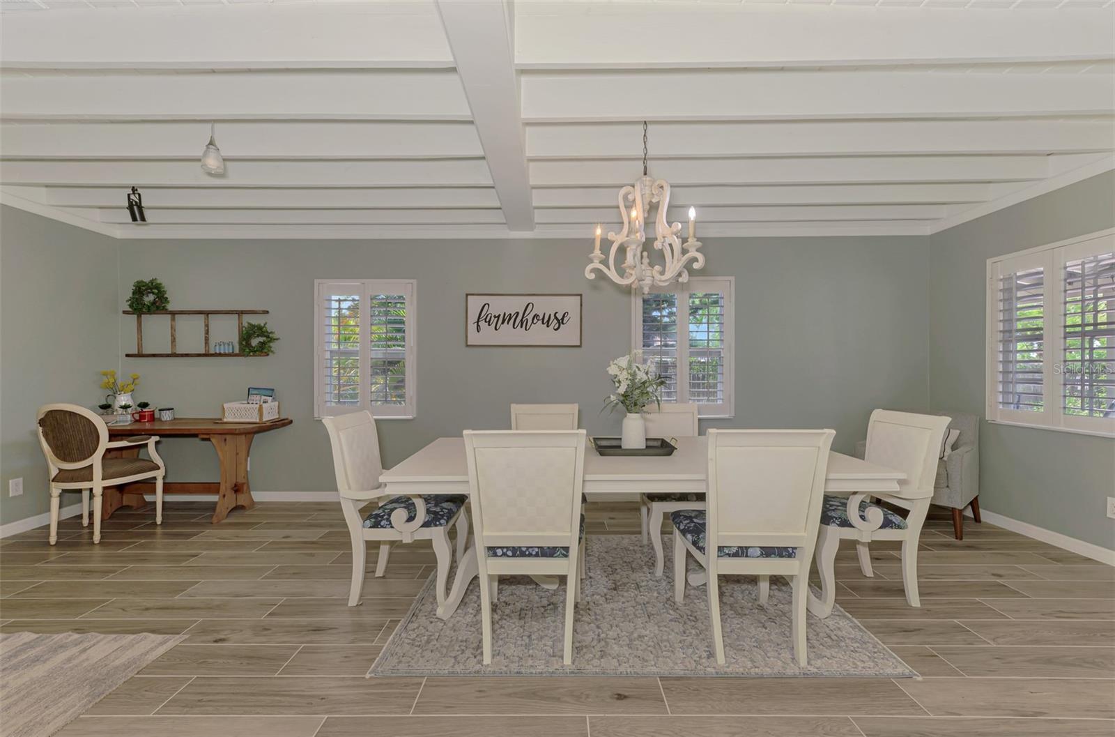 Image 14 of 90 For 351 Oak Street