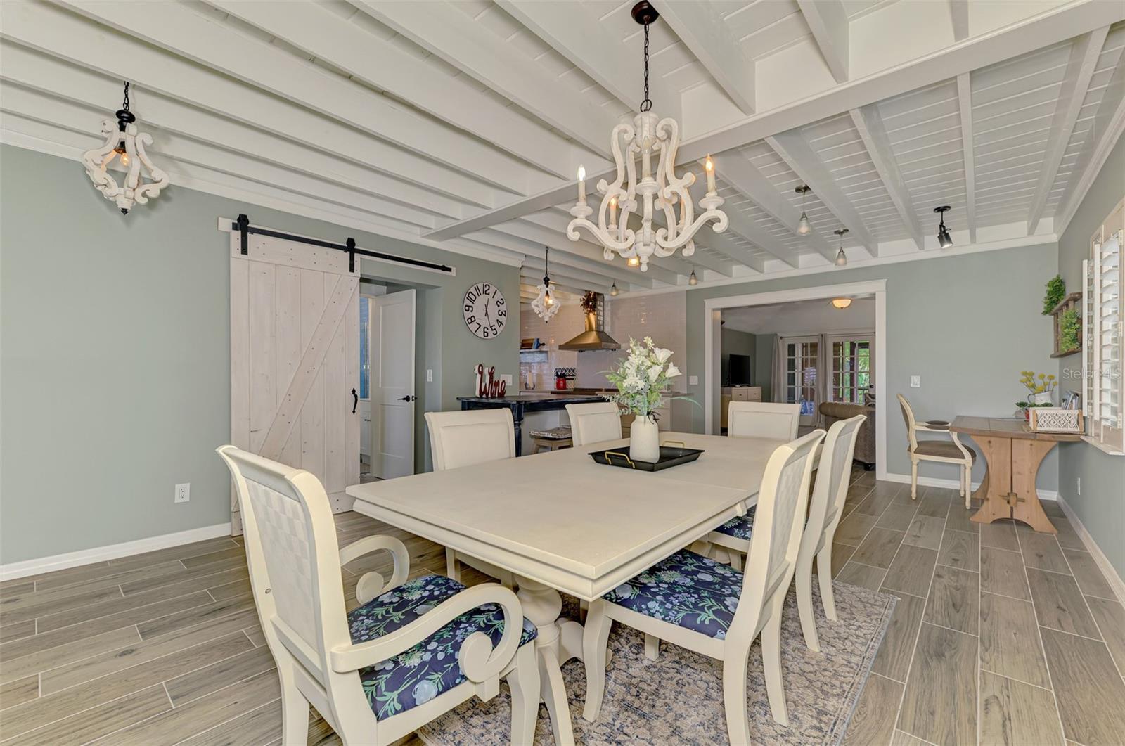 Image 15 of 90 For 351 Oak Street