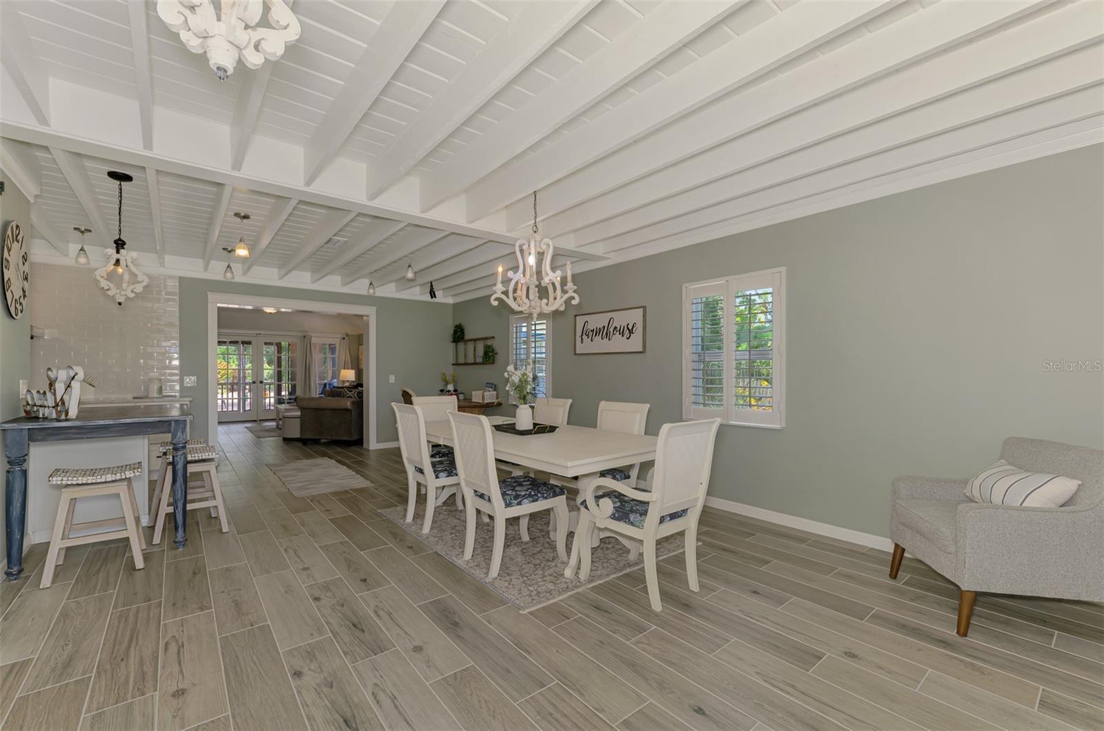 Image 17 of 90 For 351 Oak Street