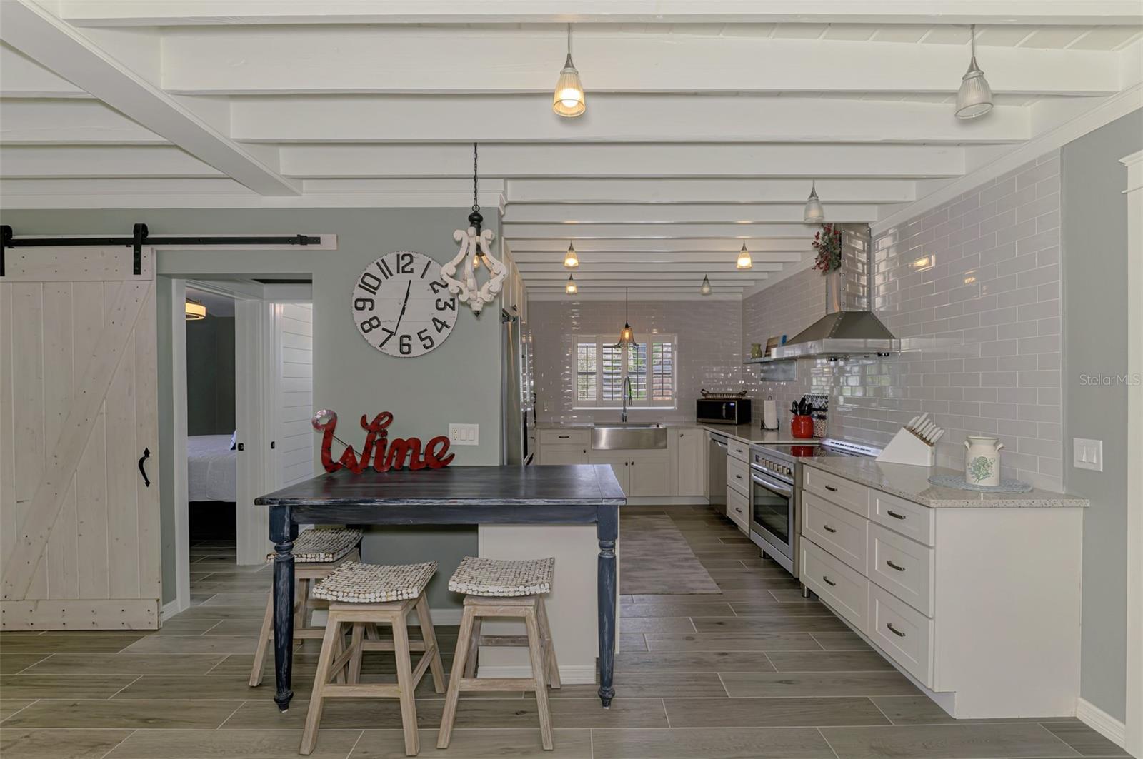 Image 19 of 90 For 351 Oak Street