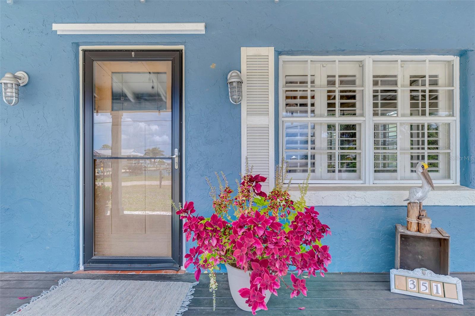 Image 2 of 90 For 351 Oak Street