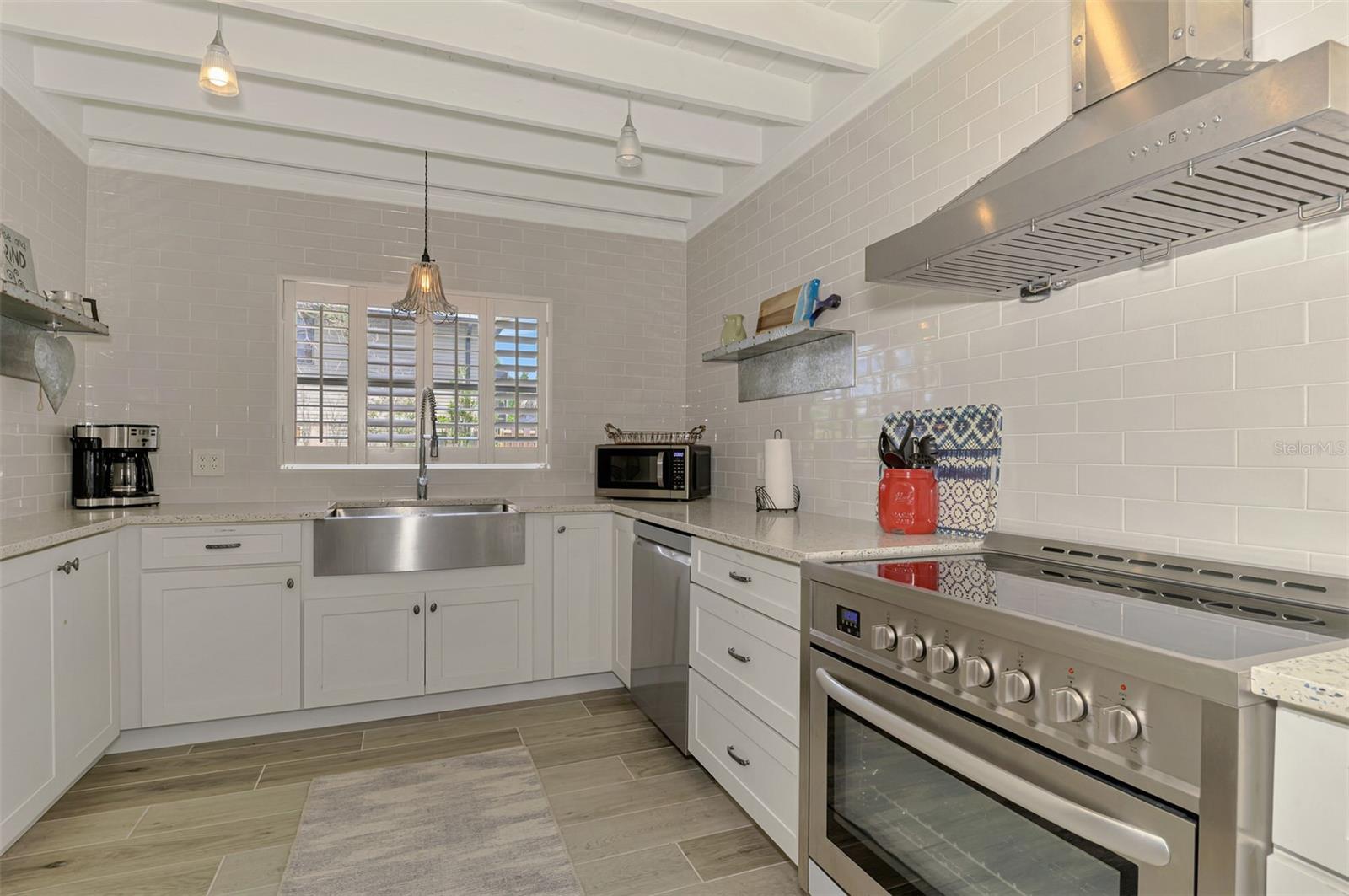 Image 22 of 90 For 351 Oak Street