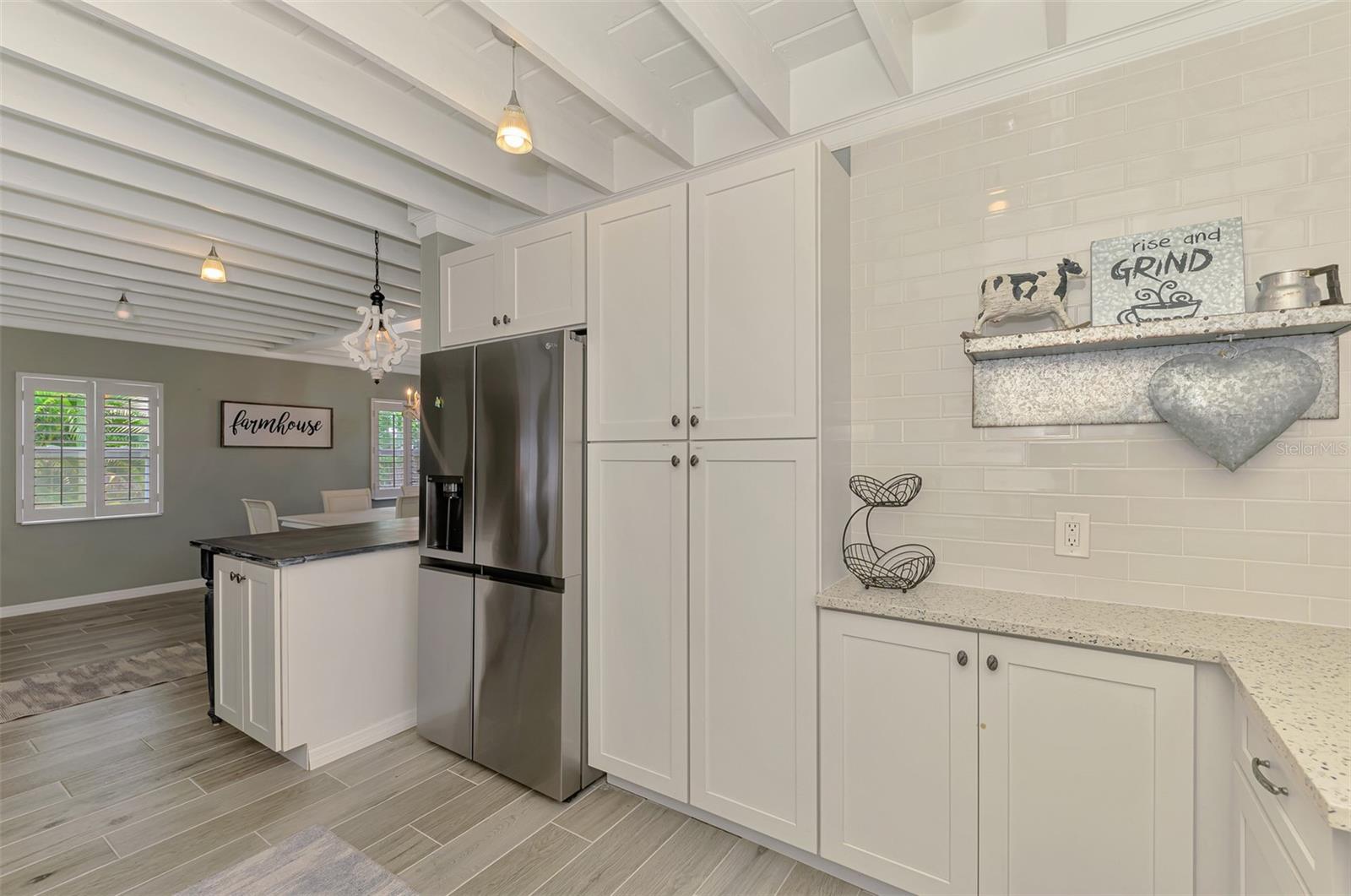 Image 24 of 90 For 351 Oak Street