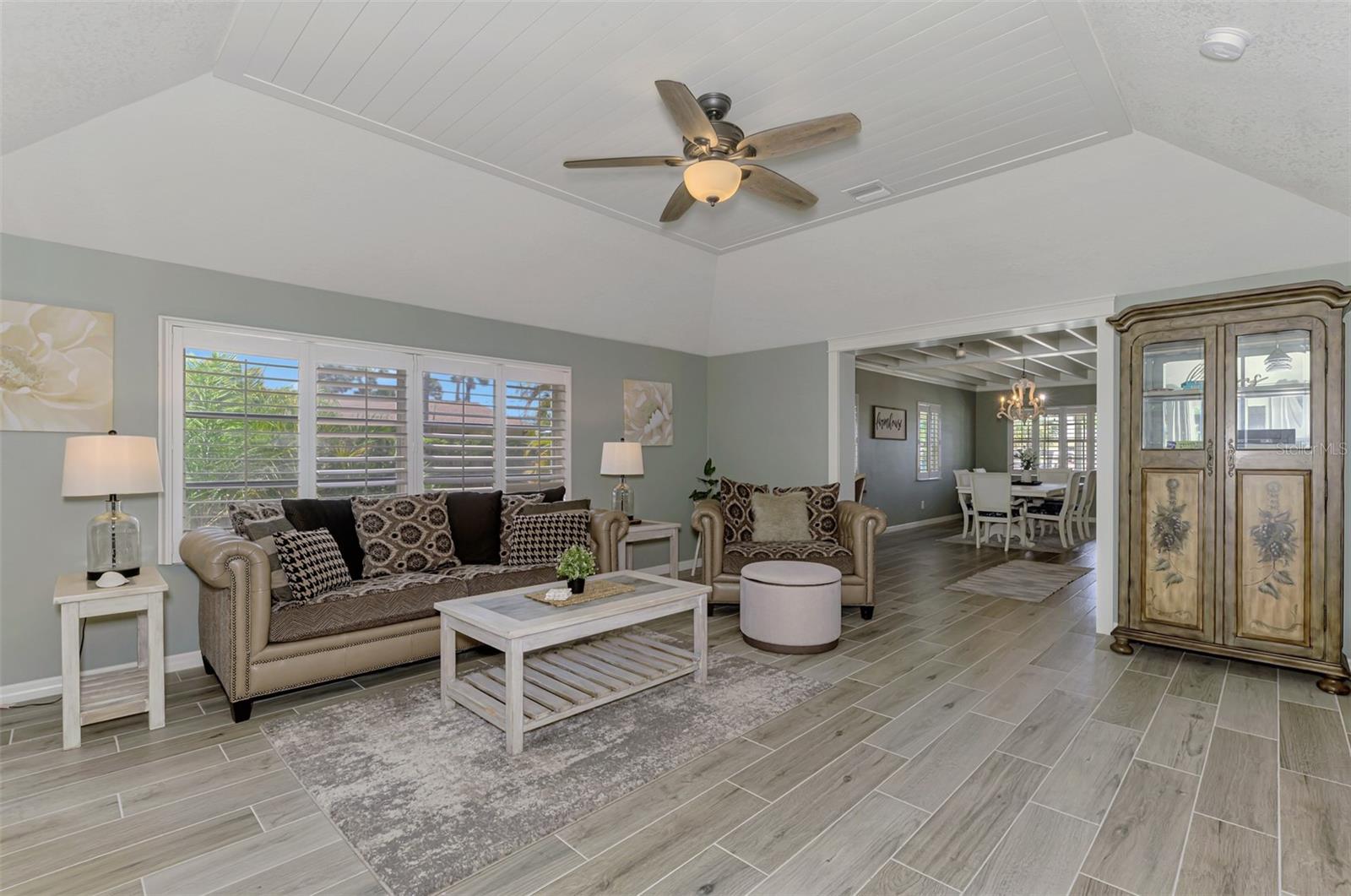 Image 28 of 90 For 351 Oak Street