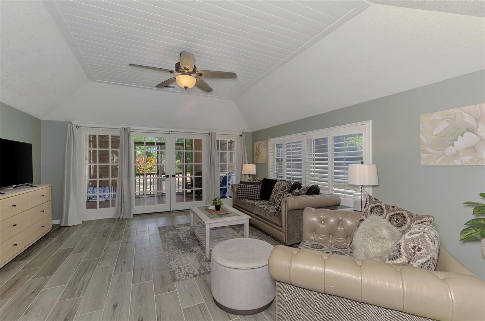 Image 29 of 90 For 351 Oak Street