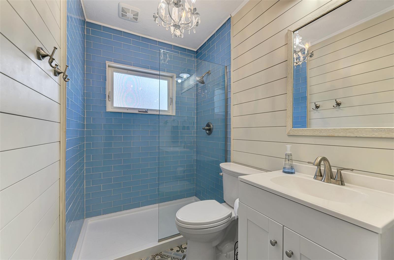 Image 33 of 90 For 351 Oak Street