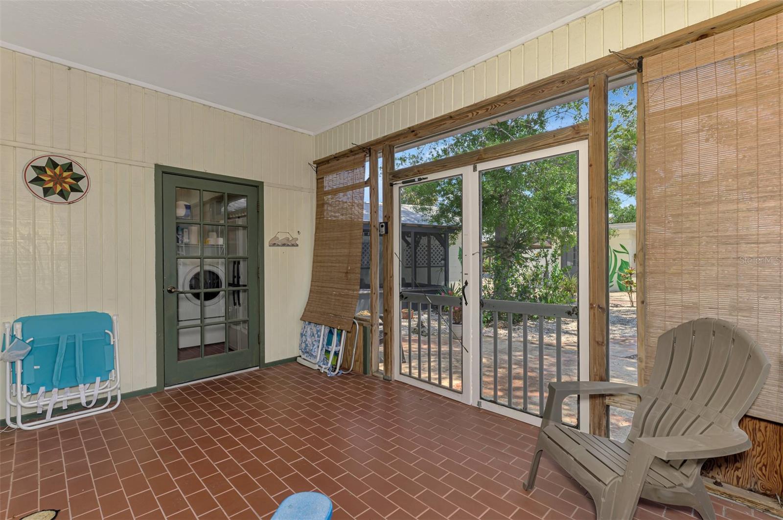 Image 36 of 90 For 351 Oak Street