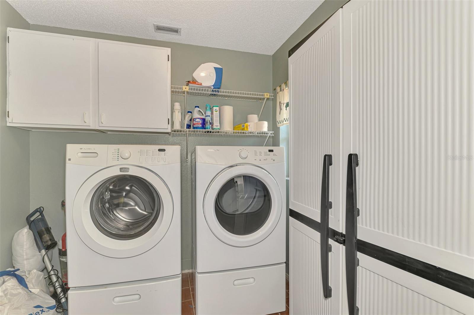 Image 37 of 90 For 351 Oak Street