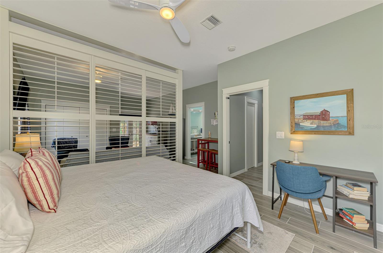 Image 38 of 90 For 351 Oak Street