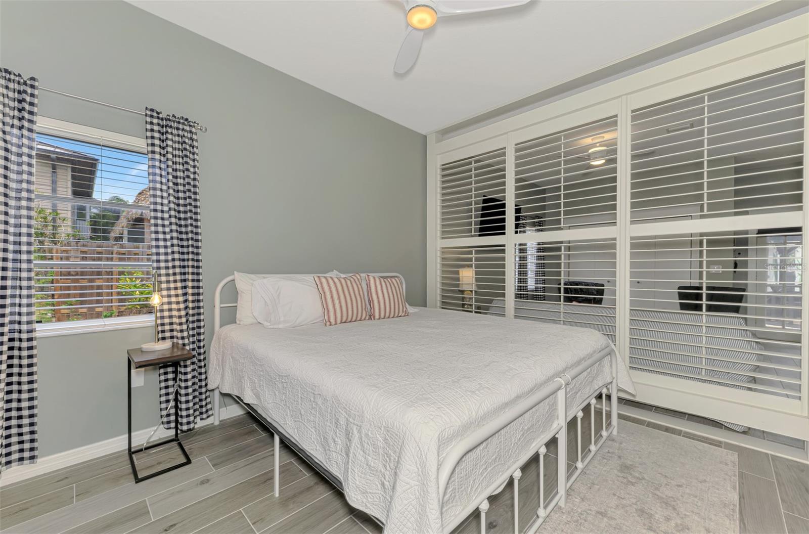 Image 39 of 90 For 351 Oak Street