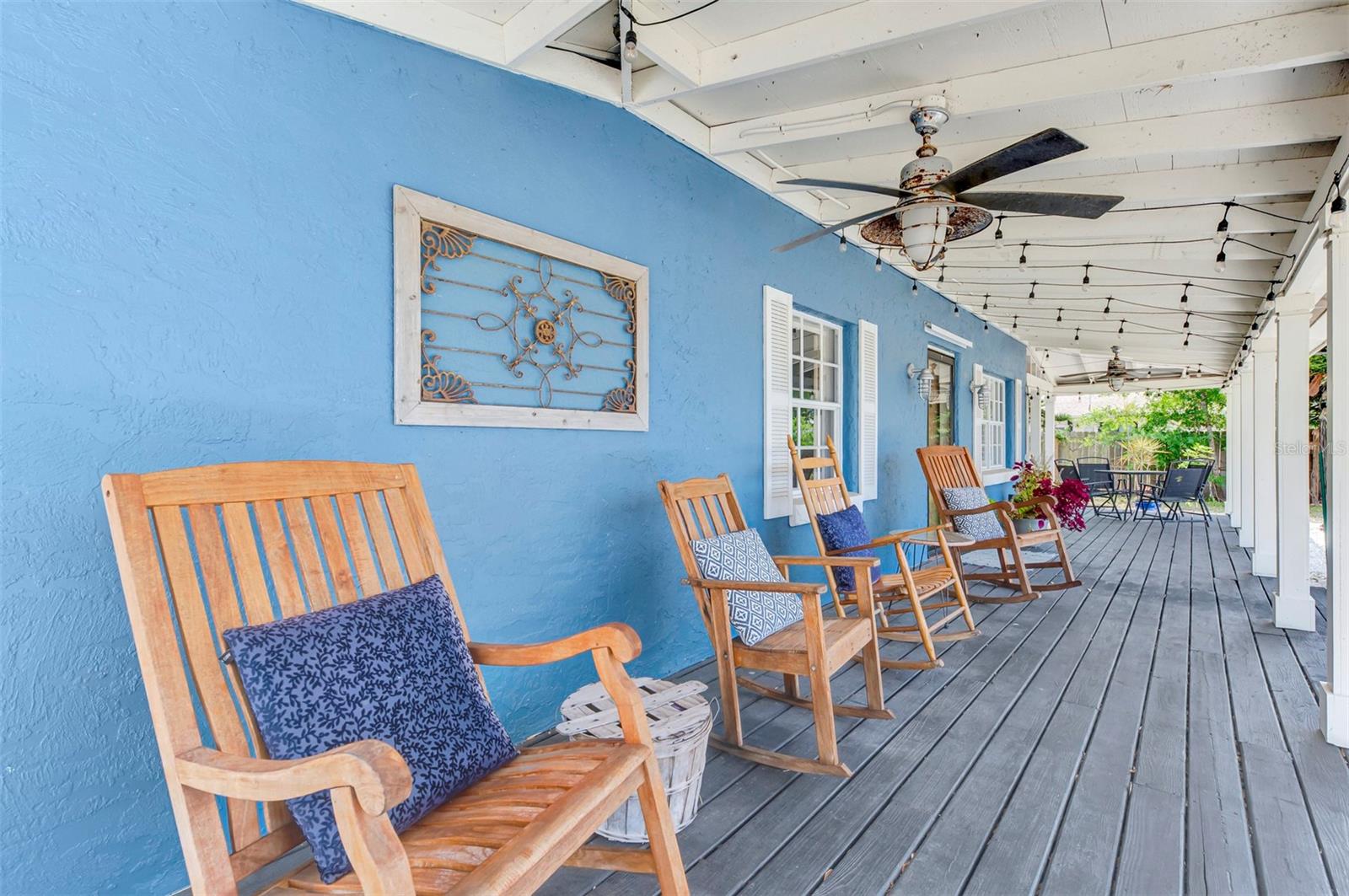 Image 4 of 90 For 351 Oak Street