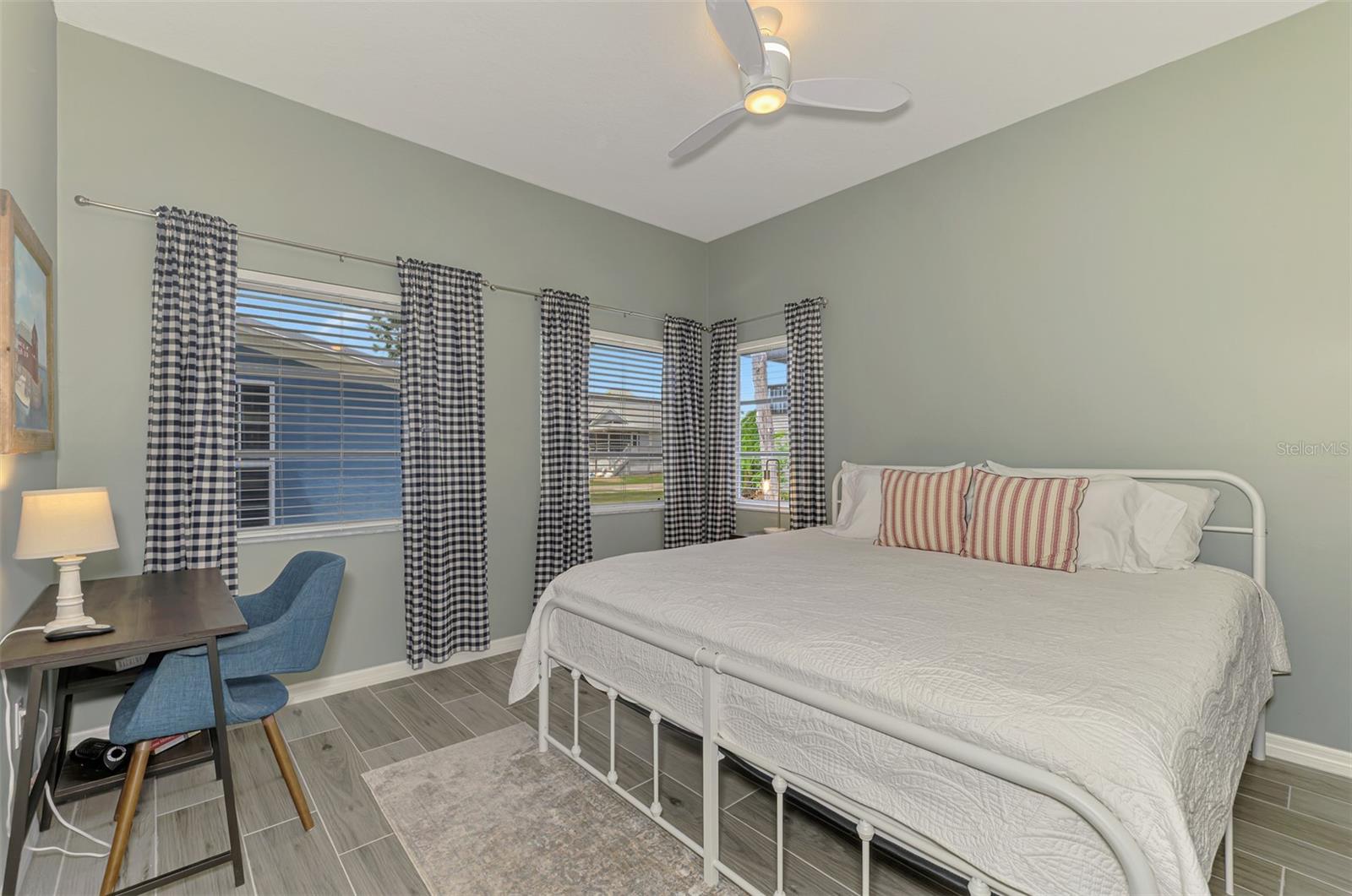 Image 40 of 90 For 351 Oak Street