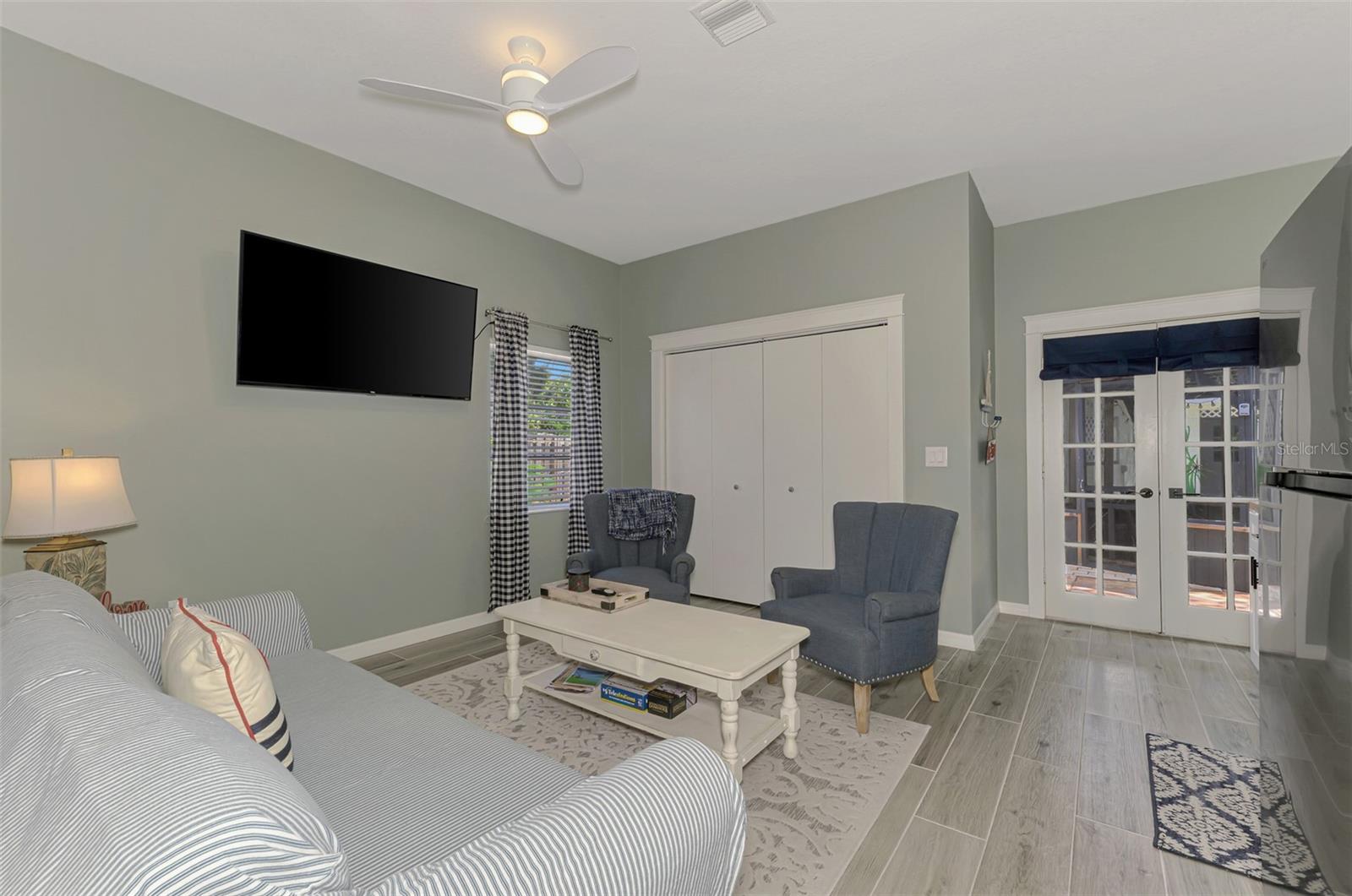 Image 41 of 90 For 351 Oak Street