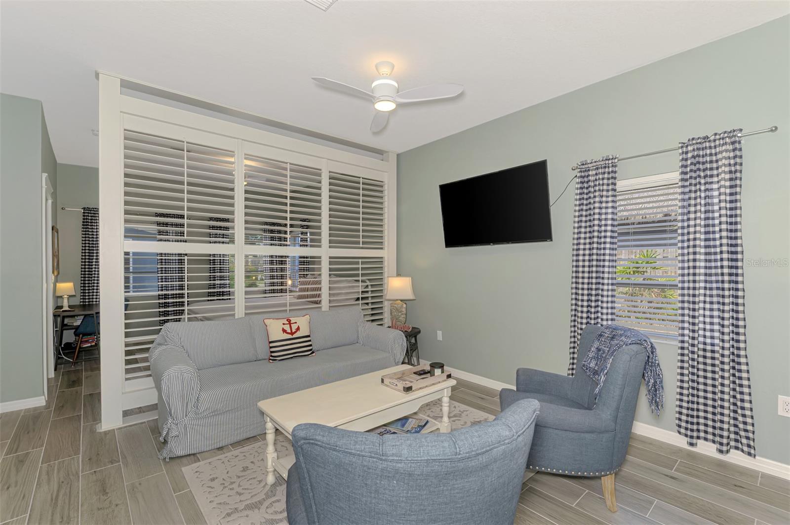 Image 42 of 90 For 351 Oak Street