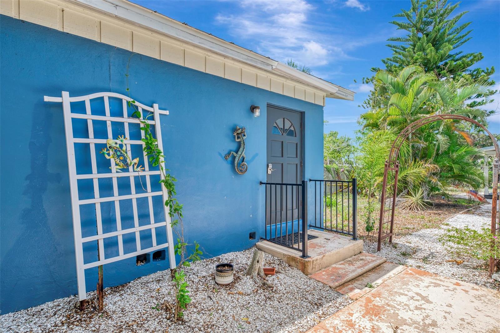 Image 47 of 90 For 351 Oak Street