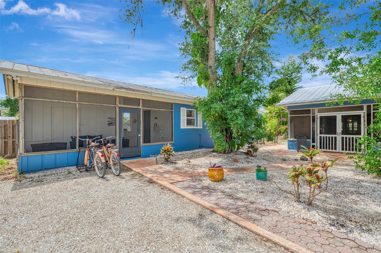 Image 48 of 90 For 351 Oak Street