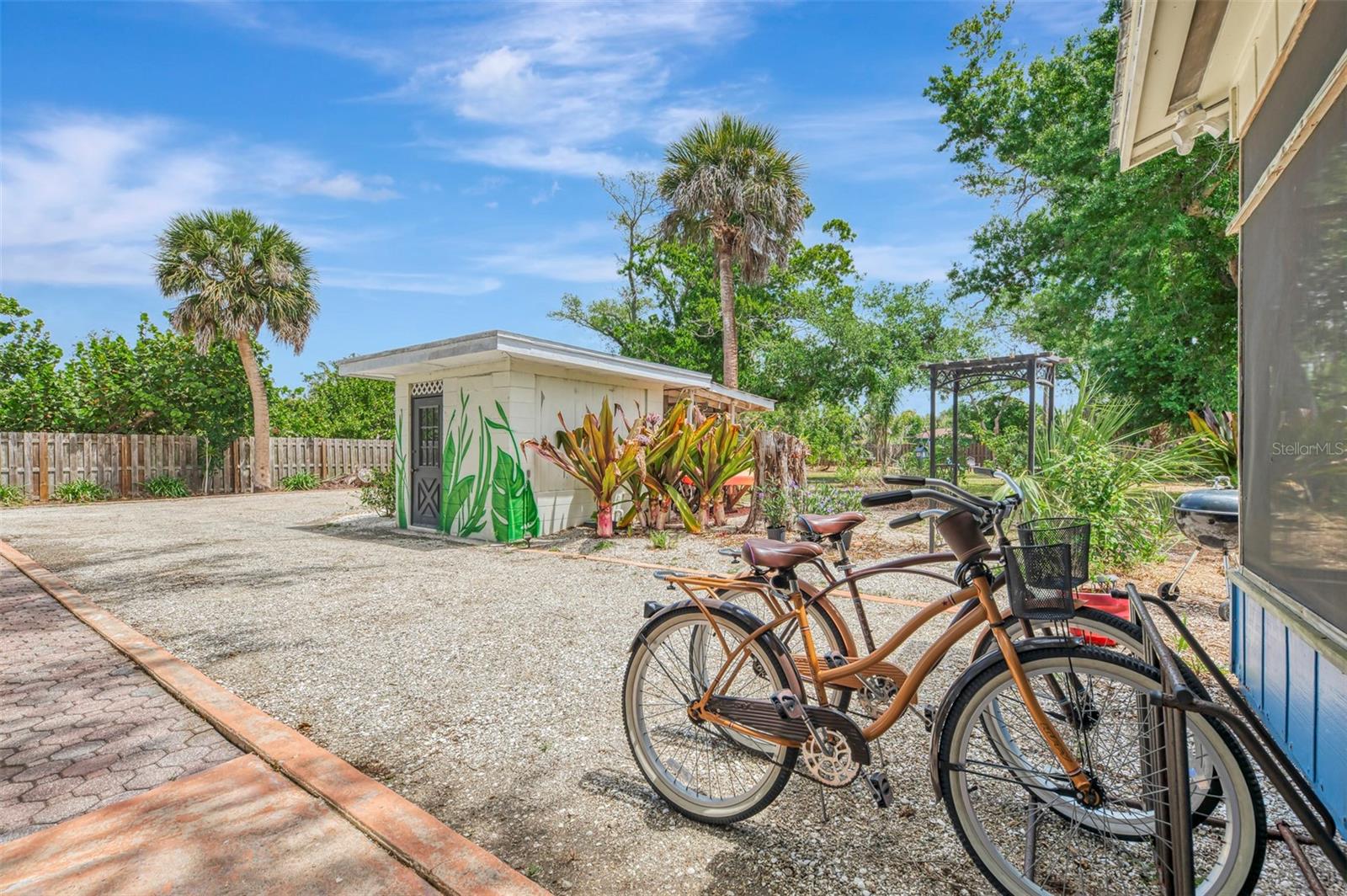 Image 49 of 90 For 351 Oak Street