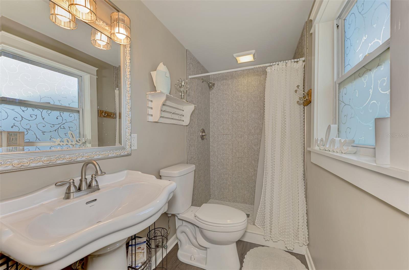 Image 61 of 90 For 351 Oak Street