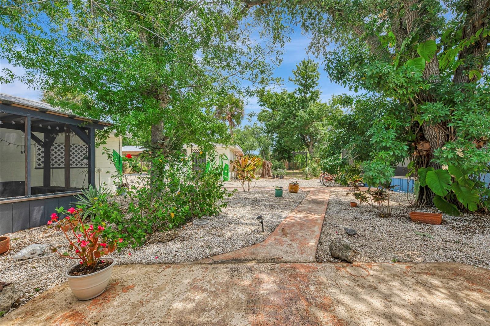 Image 70 of 90 For 351 Oak Street