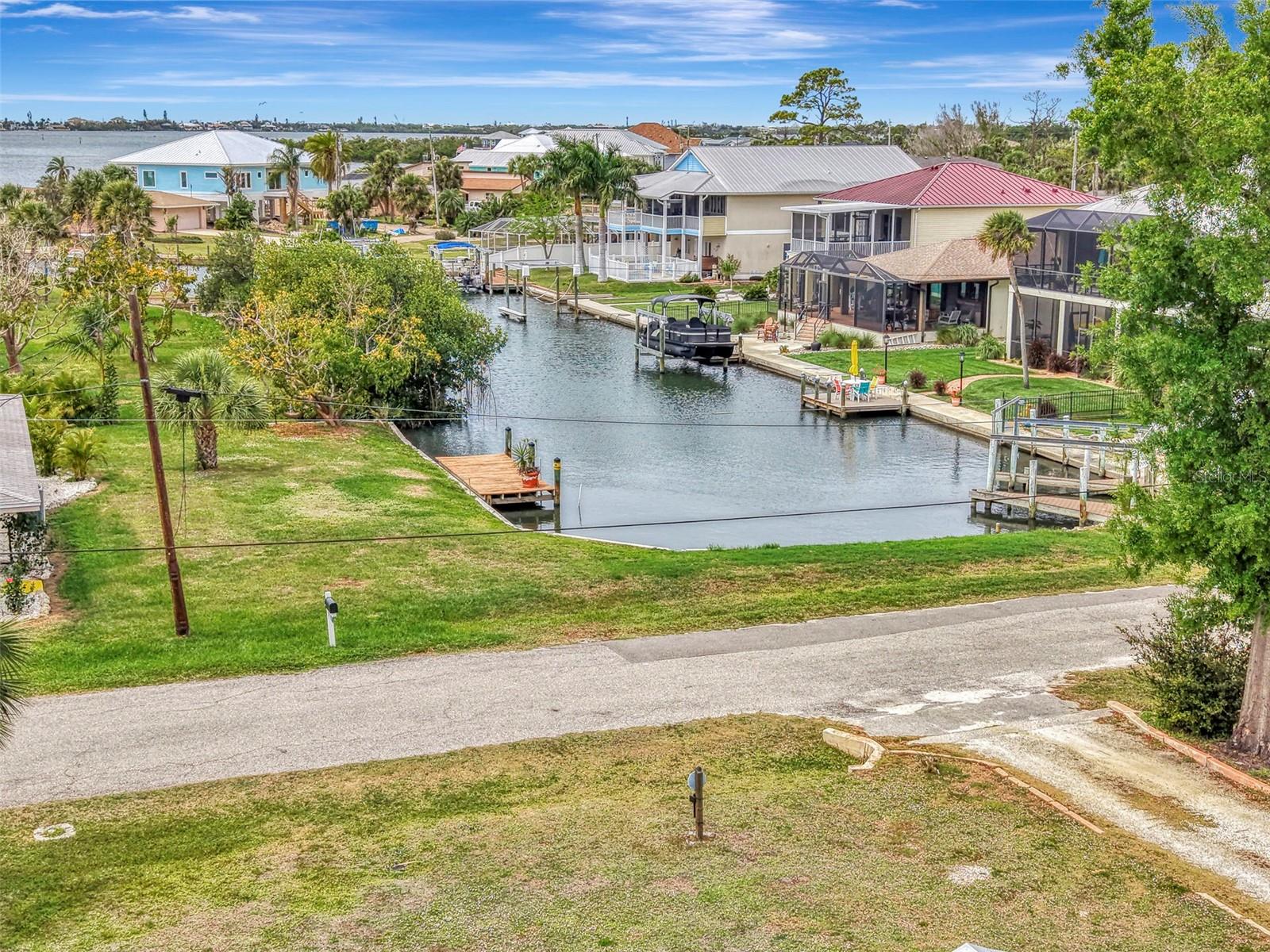 Image 8 of 90 For 351 Oak Street