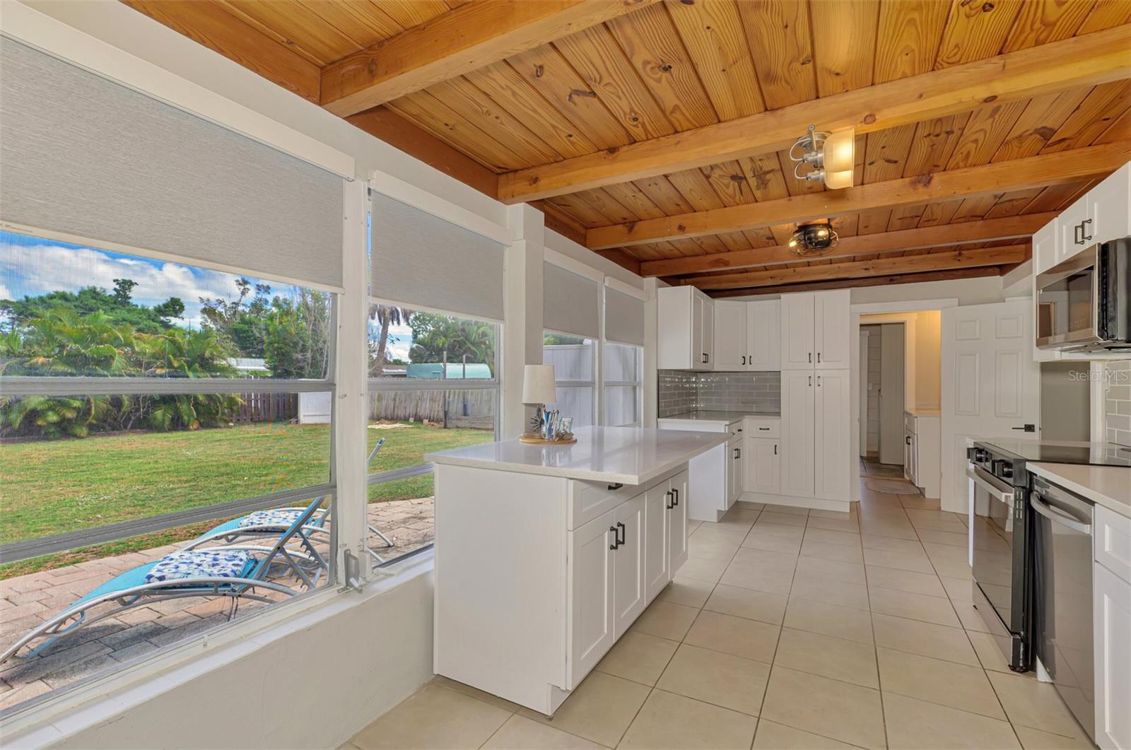 Listing photo id 8 for 71 Winson Avenue