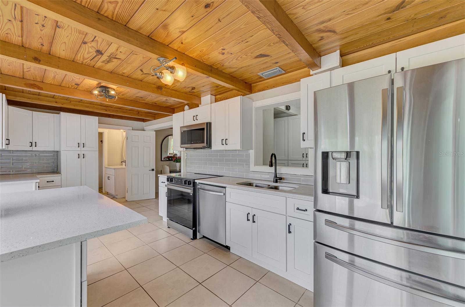 Listing photo id 9 for 71 Winson Avenue