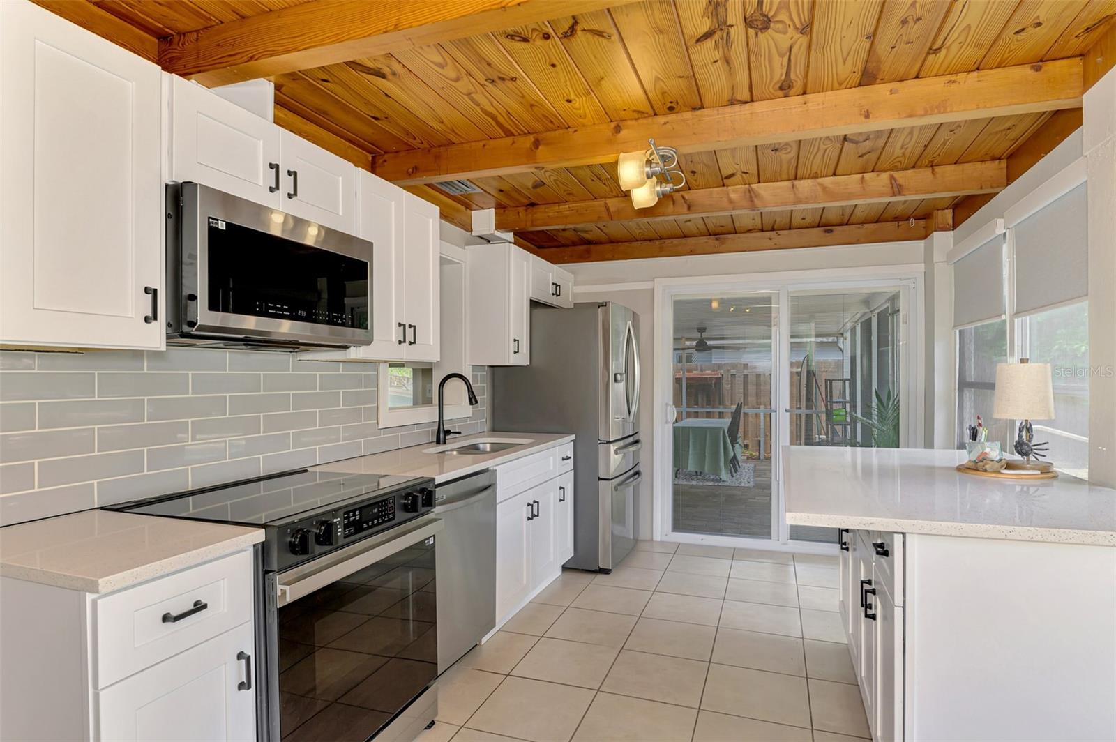 Listing photo id 10 for 71 Winson Avenue