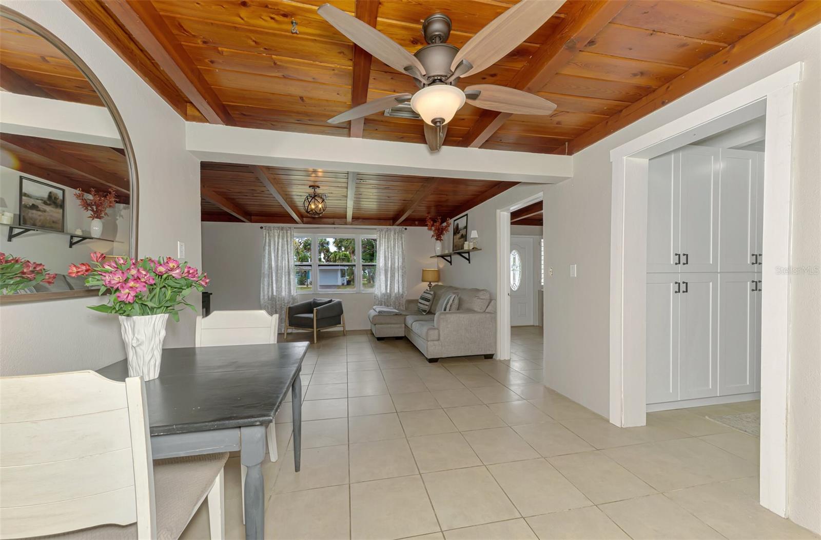 Listing photo id 12 for 71 Winson Avenue