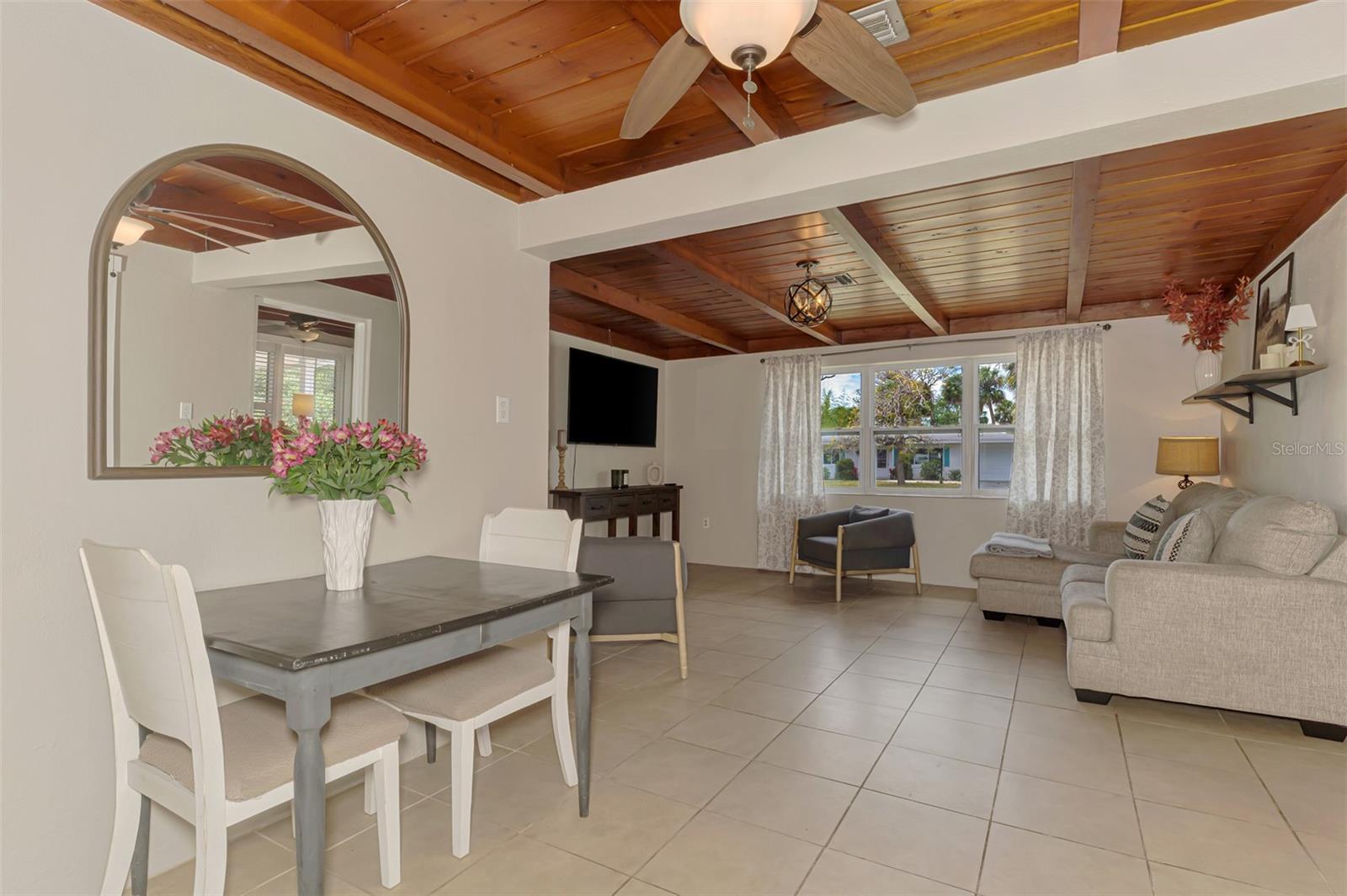 Listing photo id 13 for 71 Winson Avenue