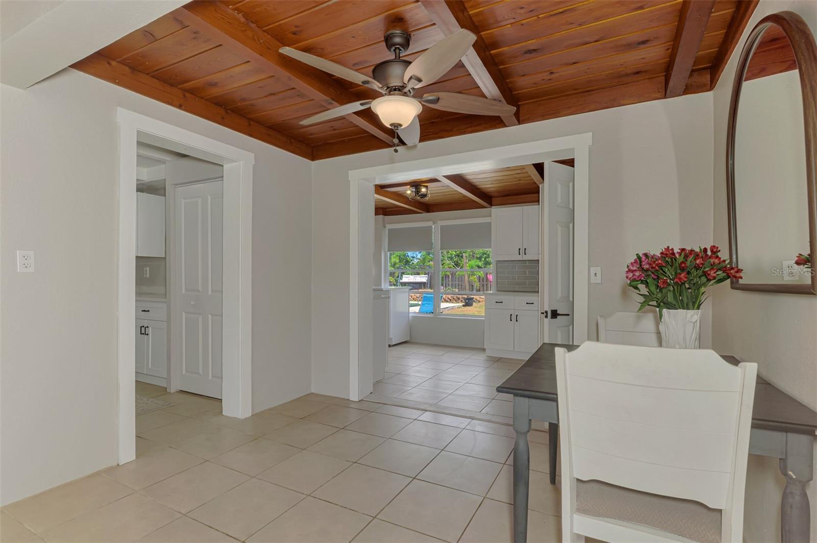 Listing photo id 14 for 71 Winson Avenue