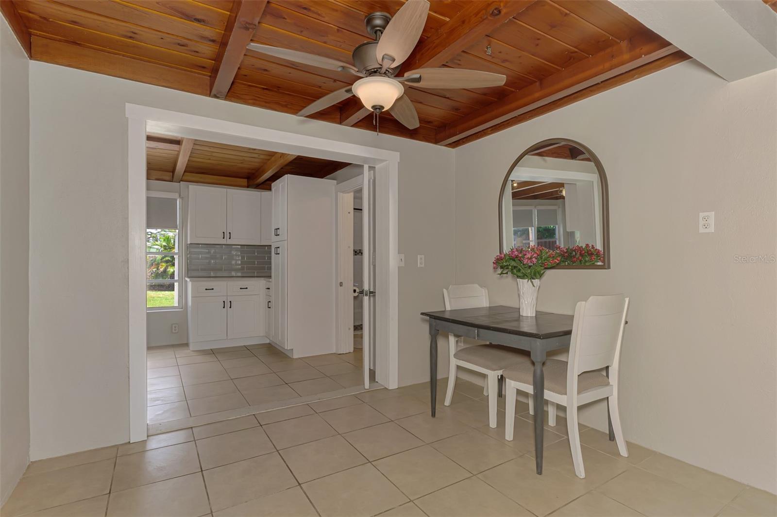 Listing photo id 15 for 71 Winson Avenue