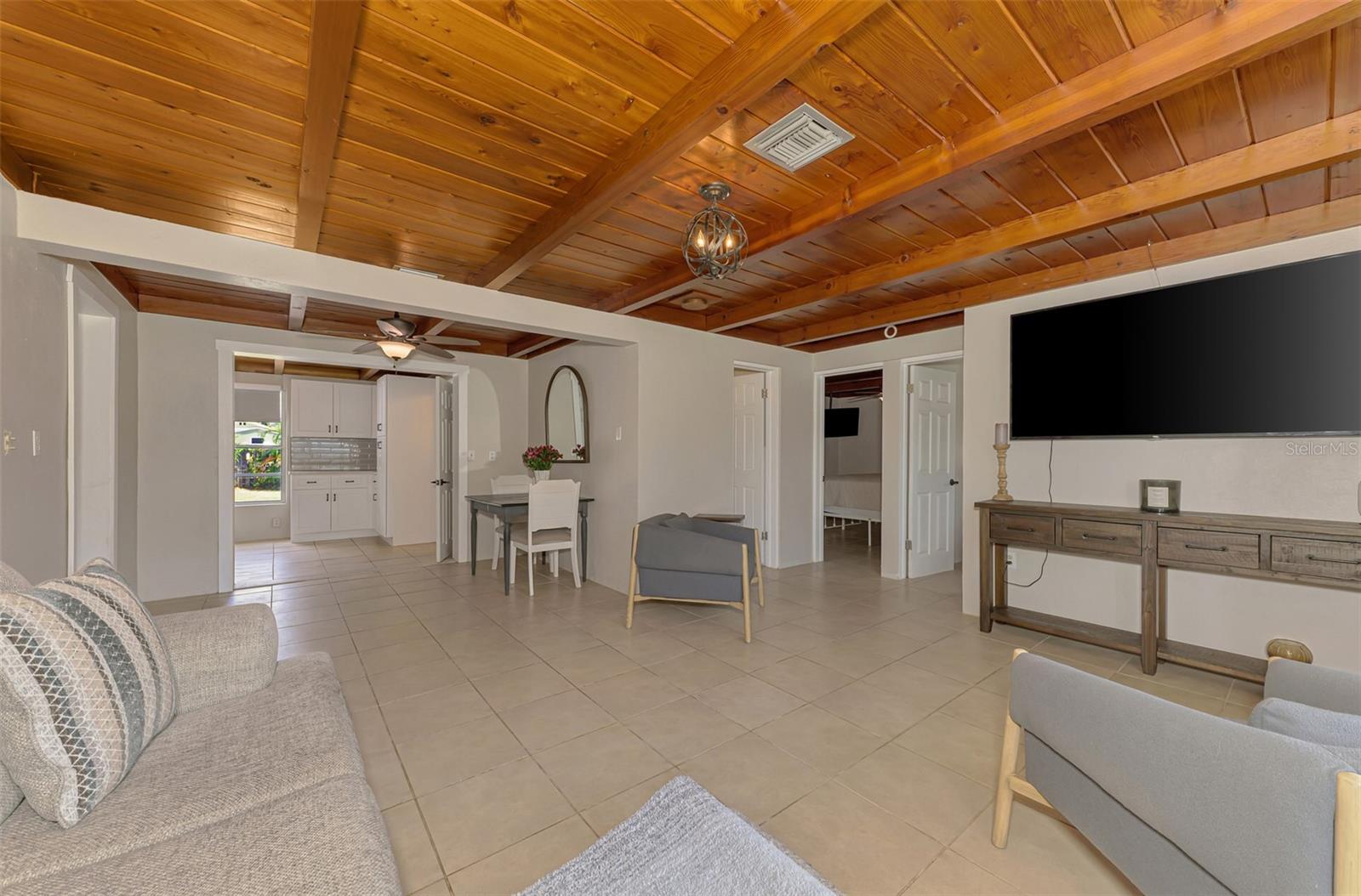 Listing photo id 16 for 71 Winson Avenue