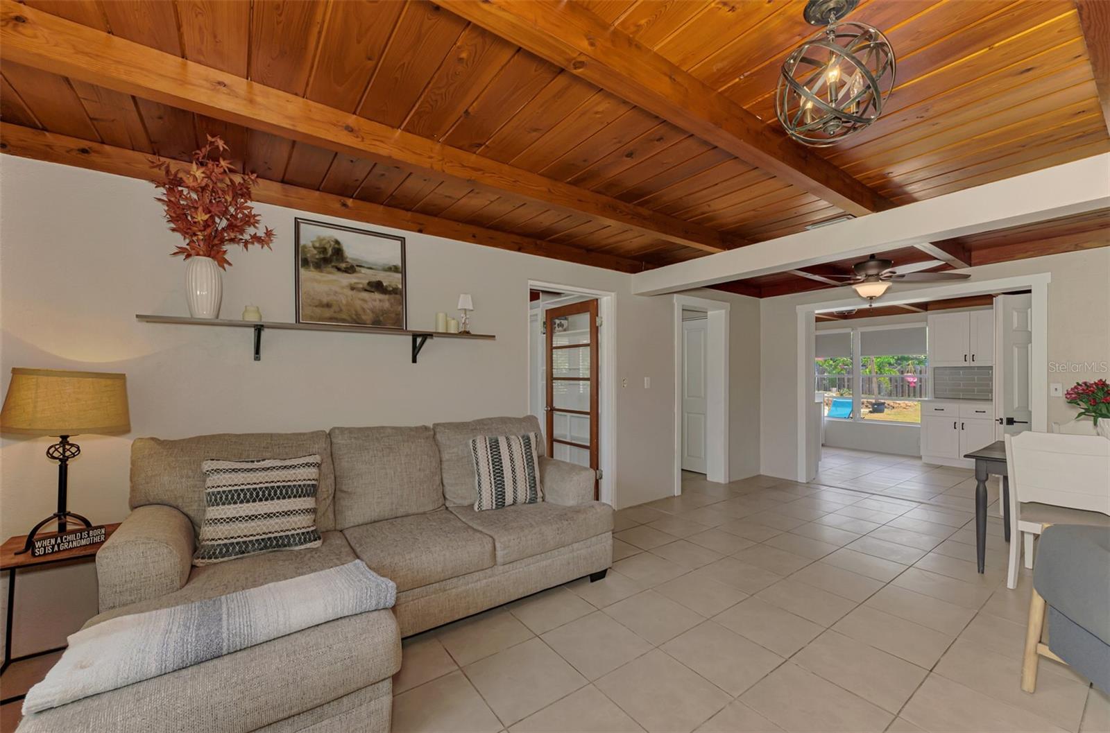 Listing photo id 17 for 71 Winson Avenue