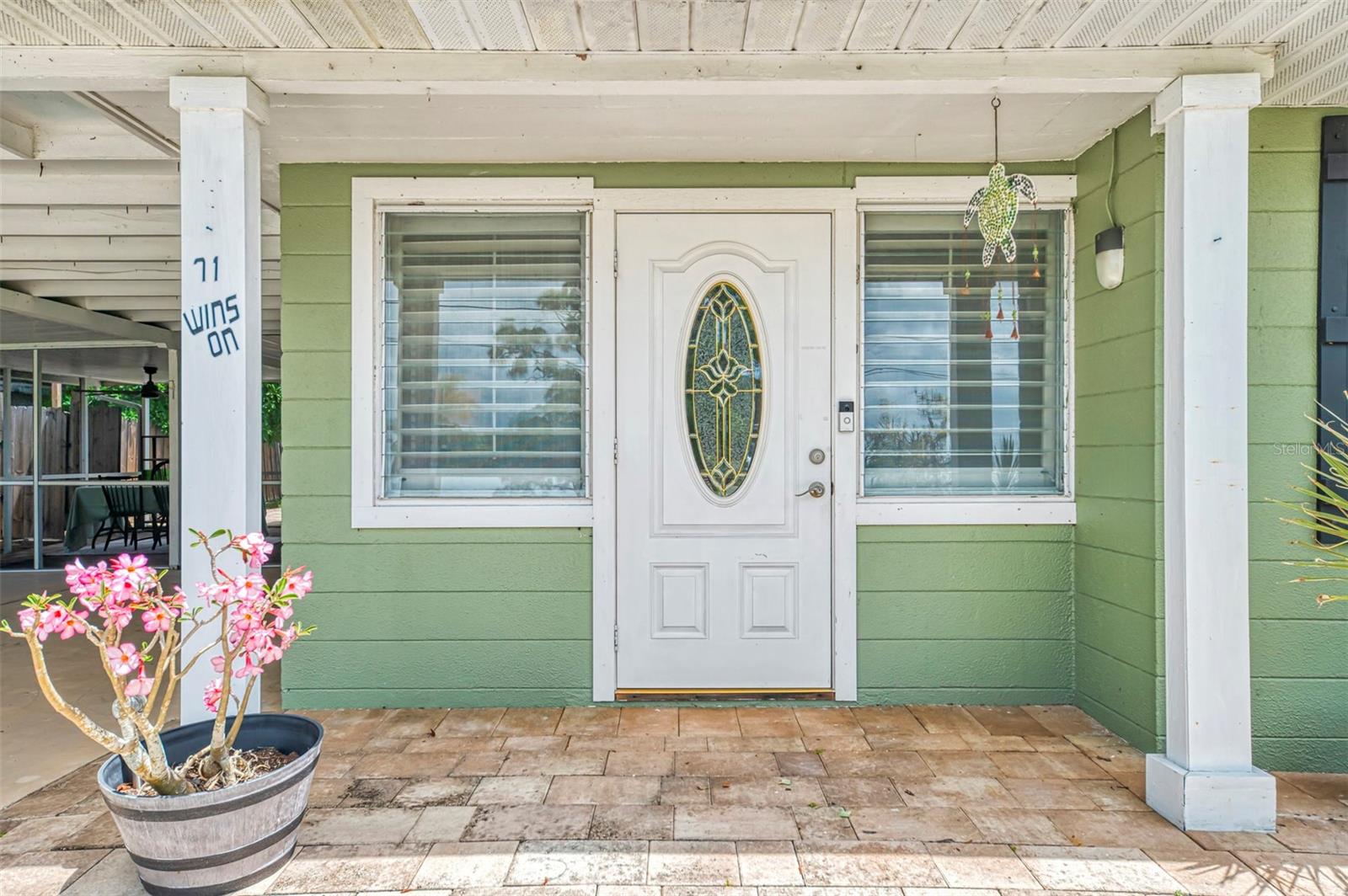 Listing photo id 0 for 71 Winson Avenue