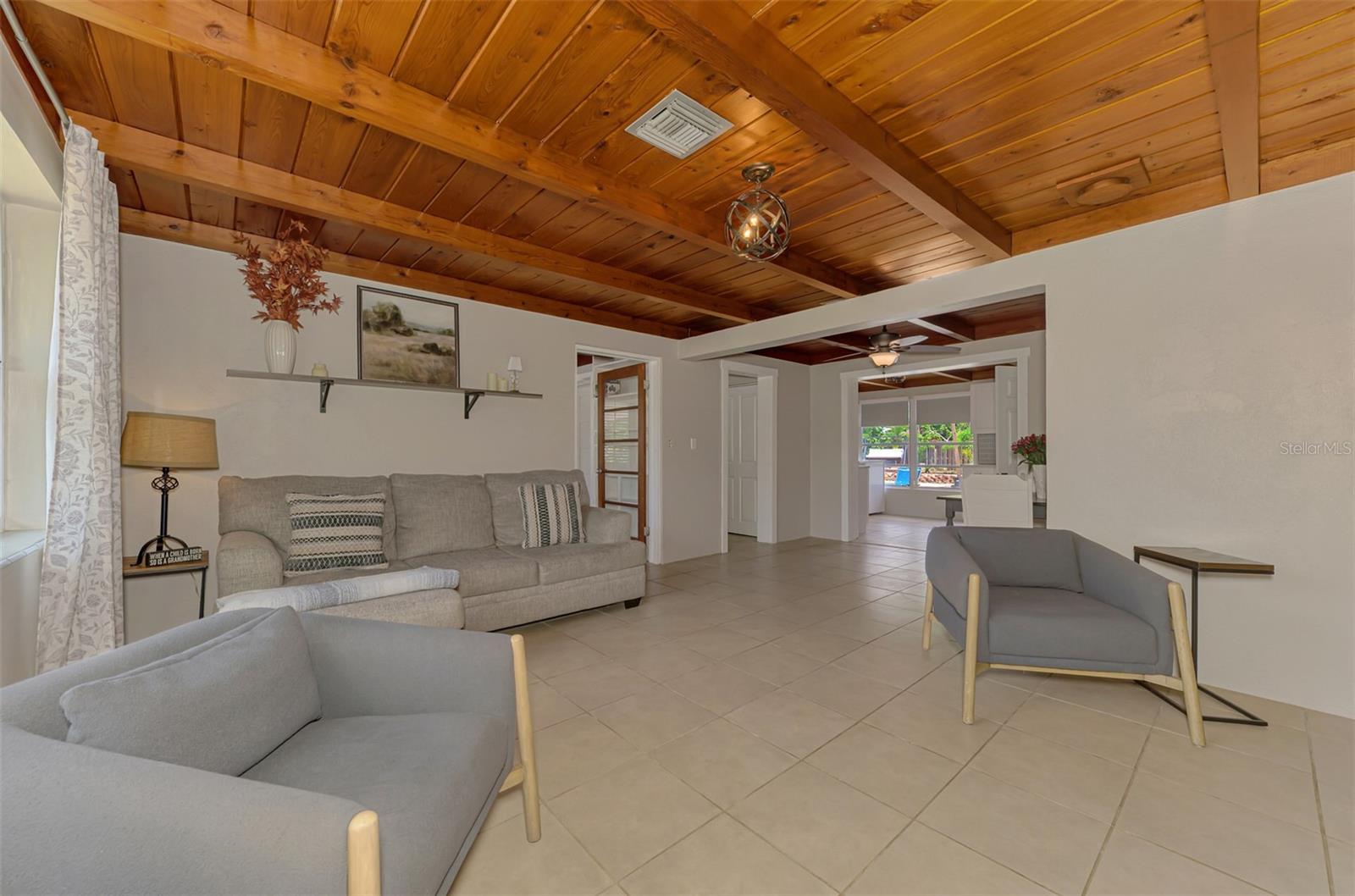 Listing photo id 18 for 71 Winson Avenue