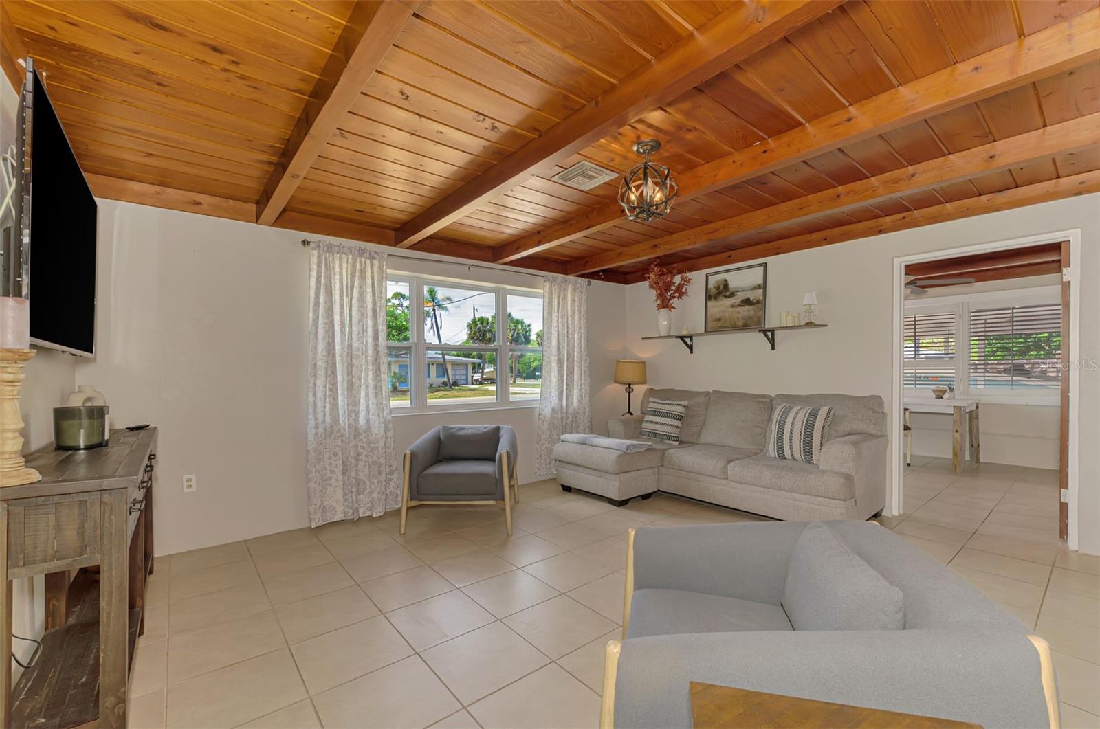 Listing photo id 19 for 71 Winson Avenue