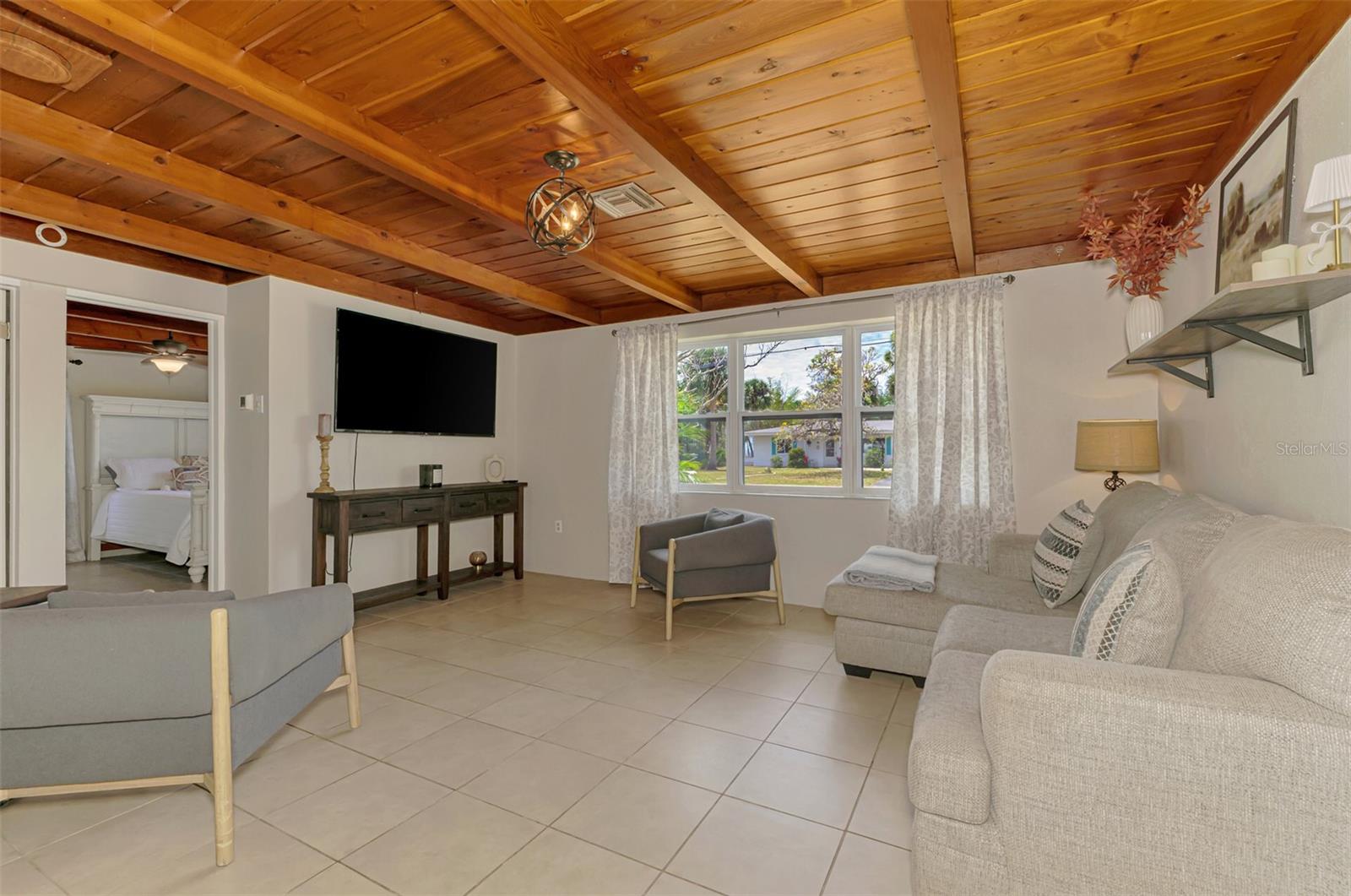 Listing photo id 20 for 71 Winson Avenue