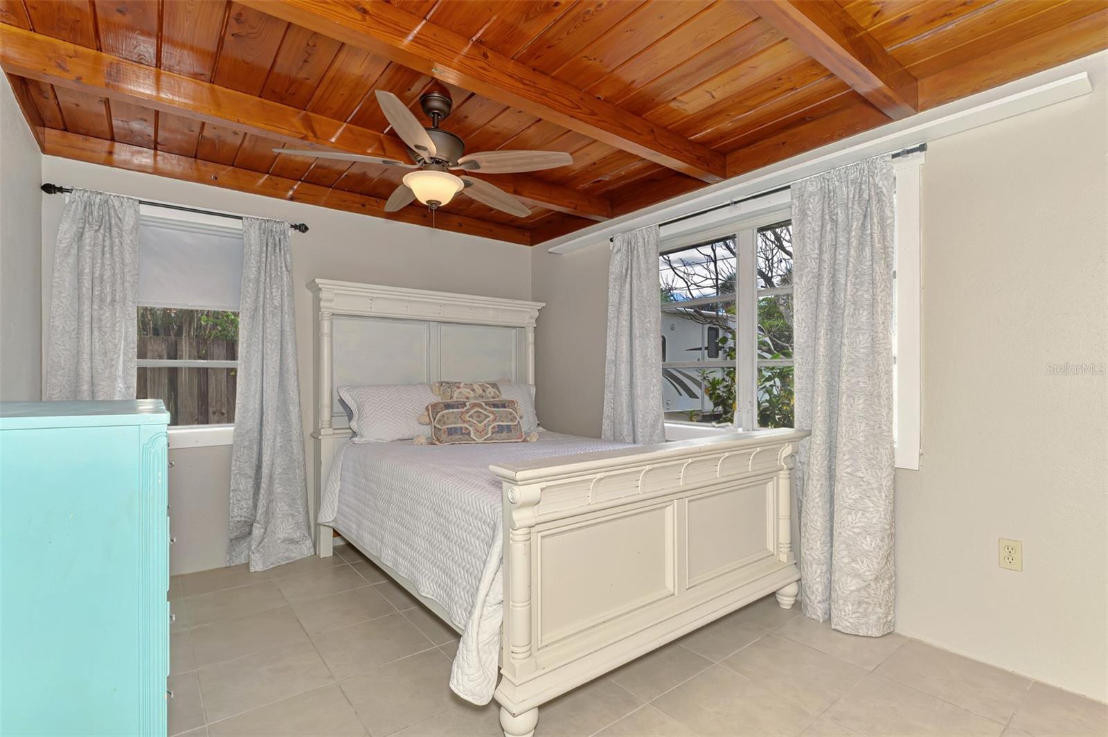 Listing photo id 24 for 71 Winson Avenue