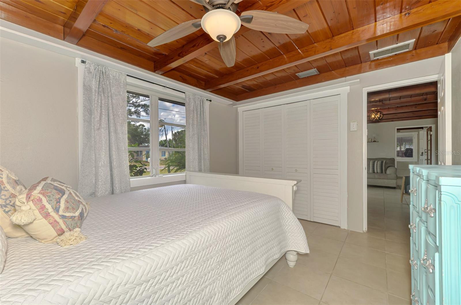 Listing photo id 25 for 71 Winson Avenue