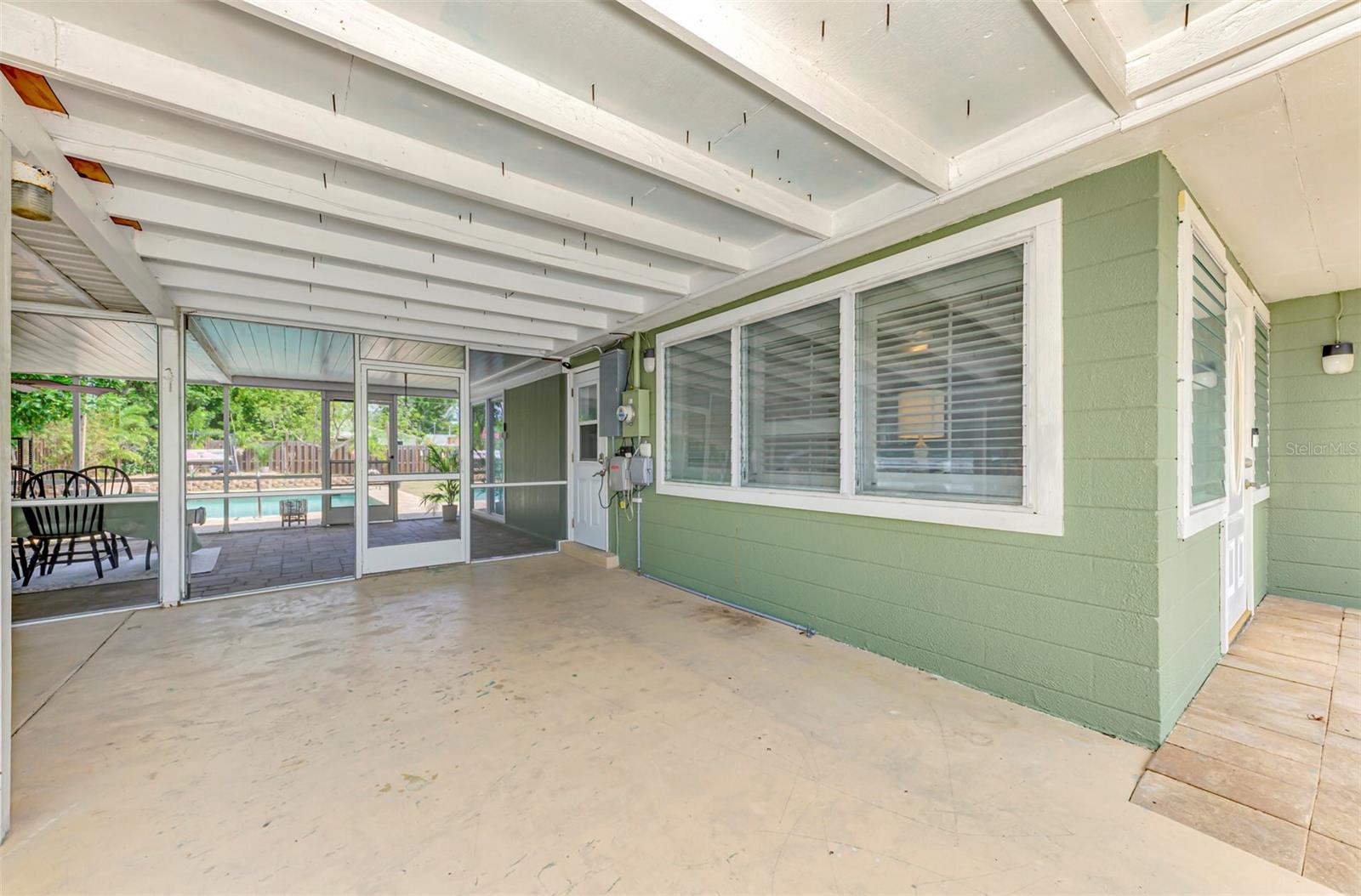 Listing photo id 1 for 71 Winson Avenue