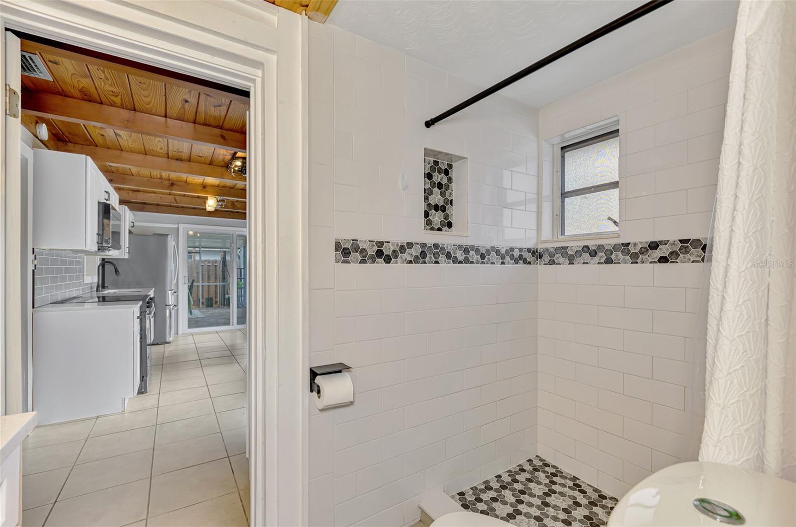 Listing photo id 30 for 71 Winson Avenue